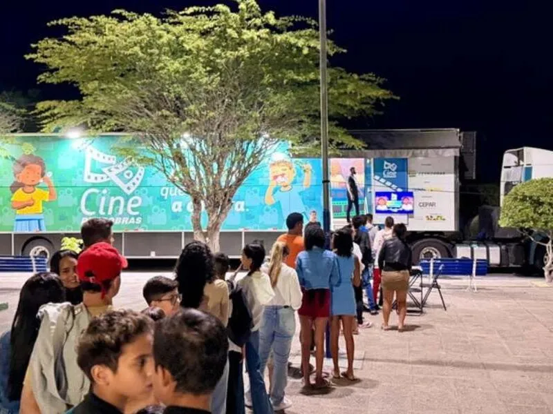 Cine Petrobras: carreta que se transforma em sala de cinema chega a Pernambuco
