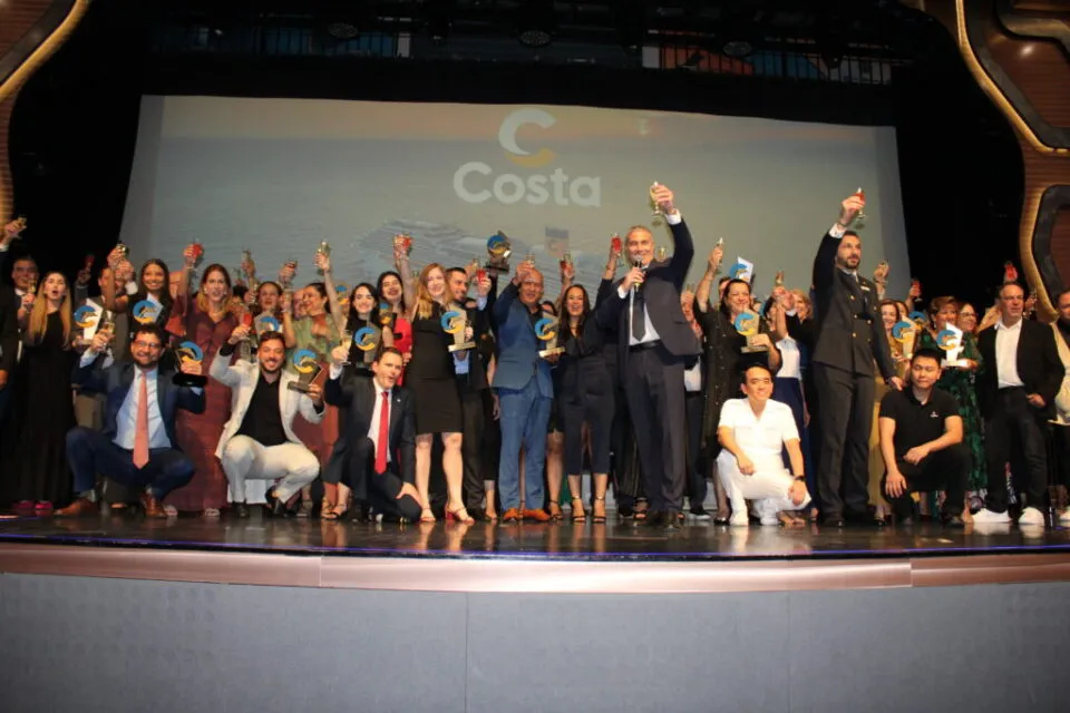 Costa Brasil Awards reúne 600 convidados em alto-mar e premia melhores agências; veja a galeria de fotos