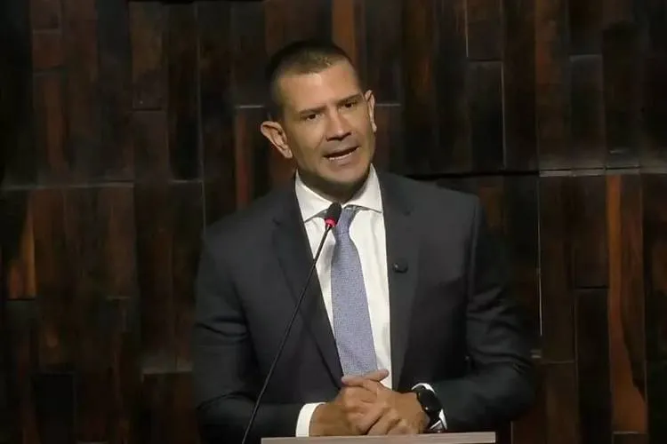 “Diálogo vai resolver a sucessão no RJ”, diz Douglas Ruas, eleito presidente da Alerj