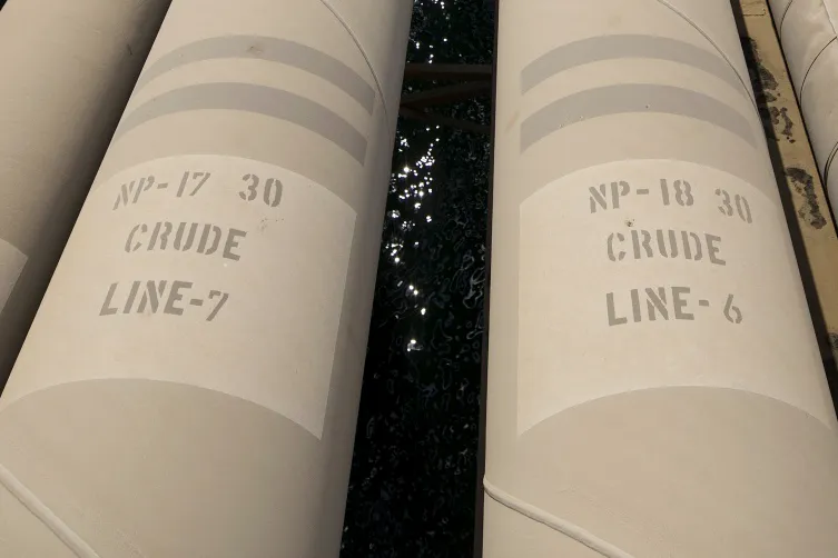 Drone atinge oleoduto estratégico da Arábia Saudita horas após cessar-fogo