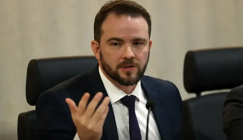 Durigan diz que governo estuda autorizar saque de até 20% do FGTS para pagar dívidas