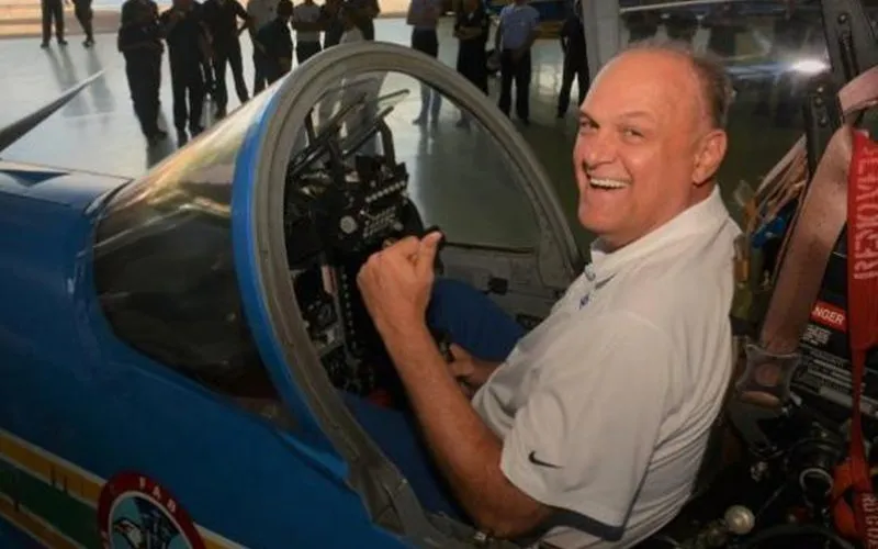 Em 2019, Oscar Schmidt visitou a AFA e a Esquadrilha da Fumaça