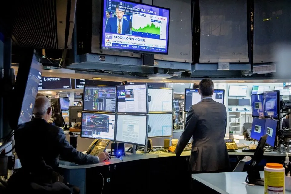 Futuros de NY avançam após Trump estender cessar-fogo com Irã