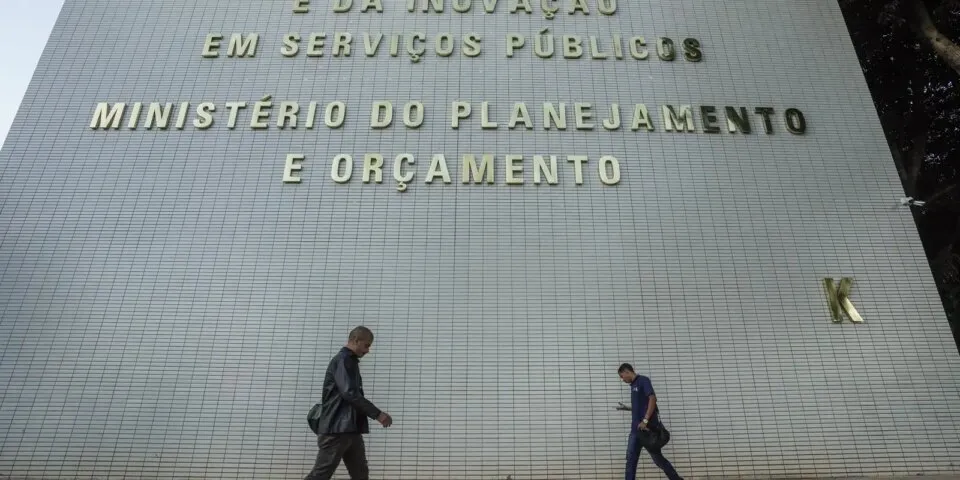 Gasto com pessoal e benefícios fiscais terão limite a partir de 2027