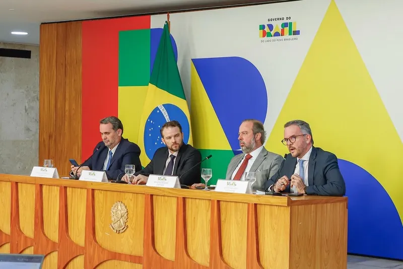 Governo age contra alta do combustível de aviação