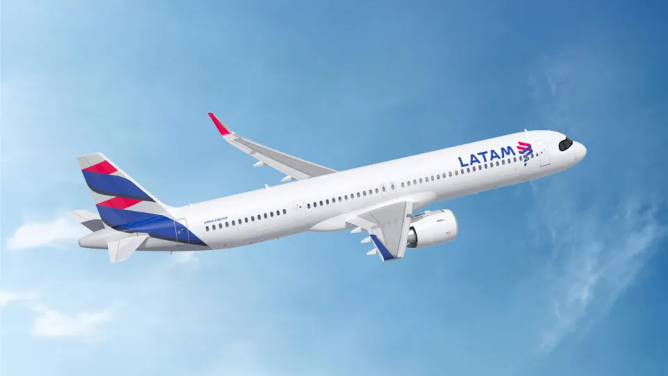 LATAM anuncia Airbus com assentos totalmente reclináveis