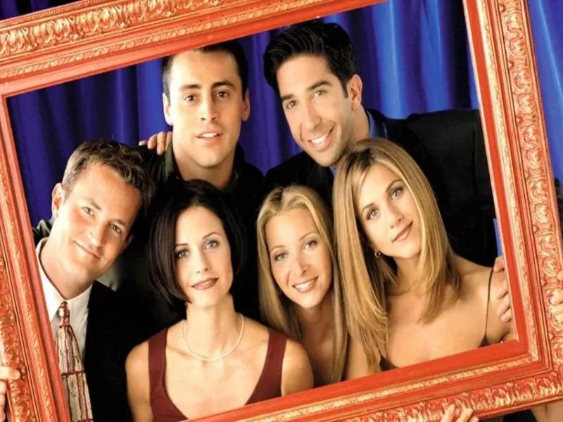 Lisa Kudrow: Roteiristas de ‘Friends’ discutiam fantasias sexuais com atrizes nos bastidores