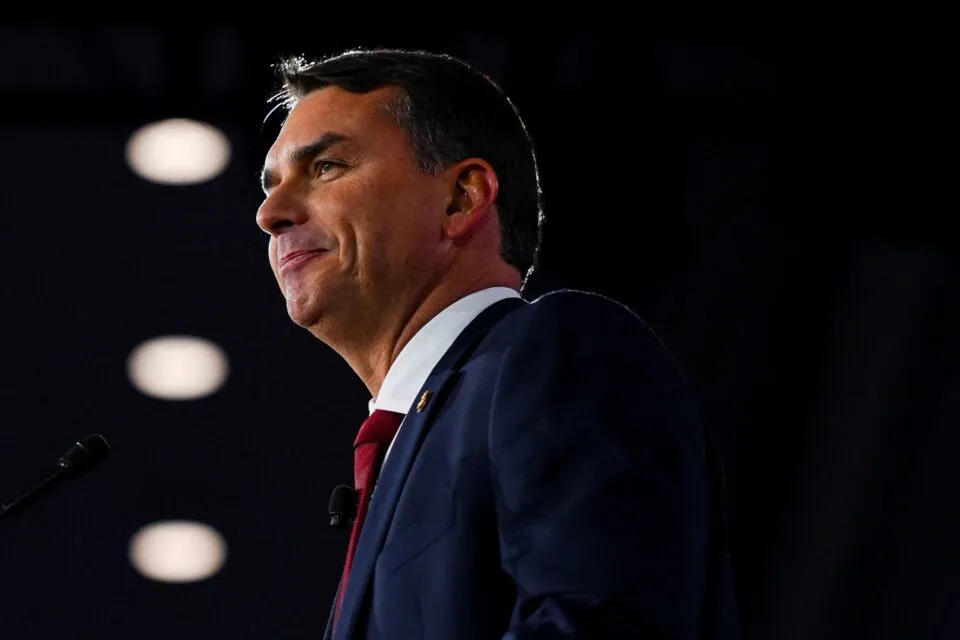 Me comprometo com fim da moratória da Soja, diz Flávio Bolsonaro em agro Norte Show