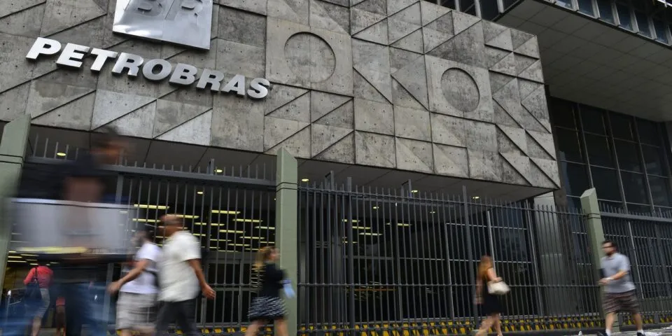 Petrobras destitui diretor de área que vendeu gás com 100% de ágio