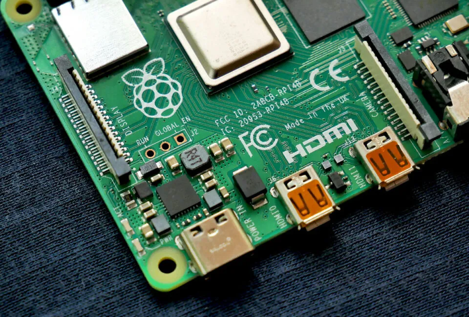 Por que as placas de circuito impresso so verdes?