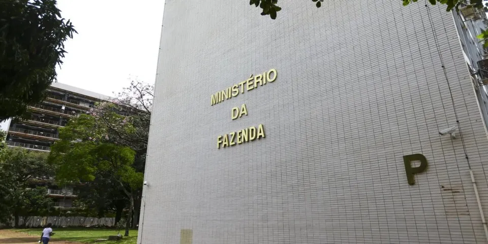 Reforma tributária: governo regulamenta cobrança da CBS e do IBS