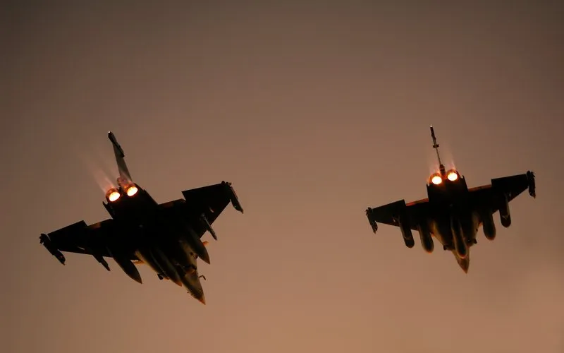 Rússia ameaça países que receberem caças Rafale nucleares