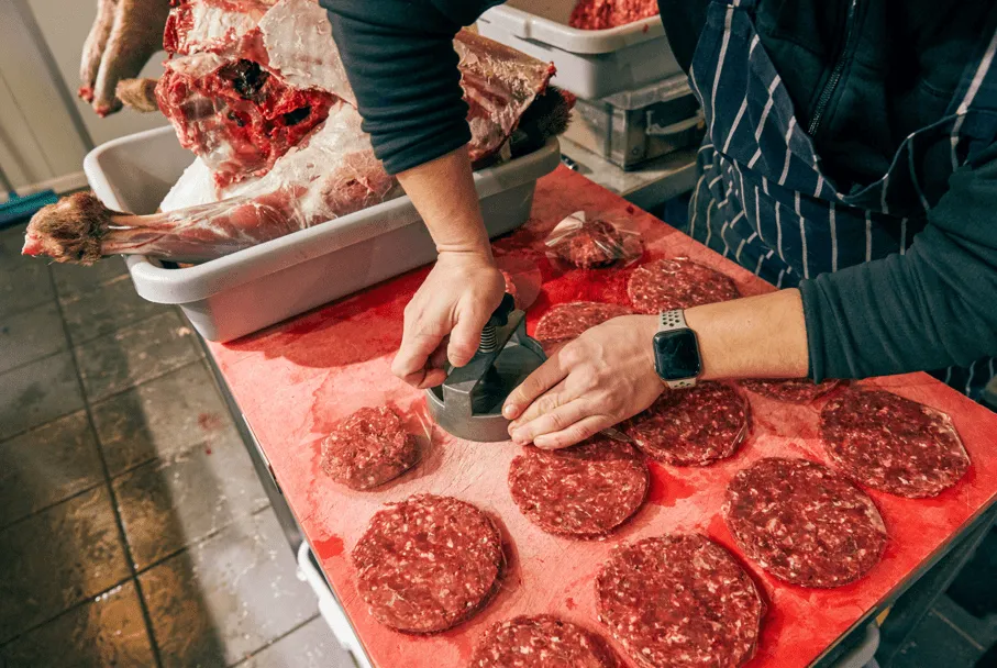 SALIC vende 70 milhões de ações da MBRF, diz jornal; MBRF3 cai cerca de 10%