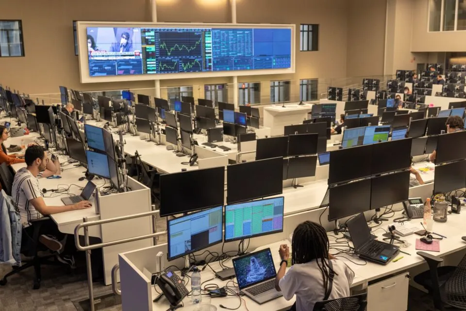 Sabesp, Braskem, Embraer, Moura Dubeux, Odontoprev e mais ações para acompanhar hoje