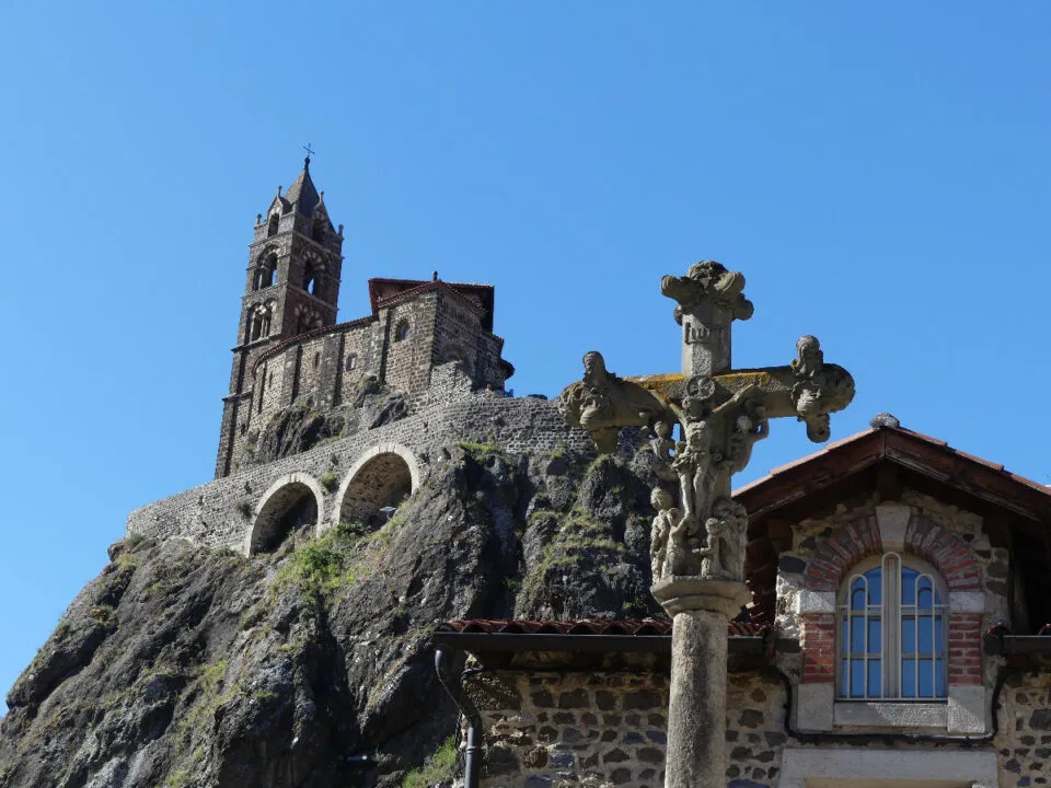Saint Michel d’Aiguilhe: a capela construda sobre um plugue vulcnico