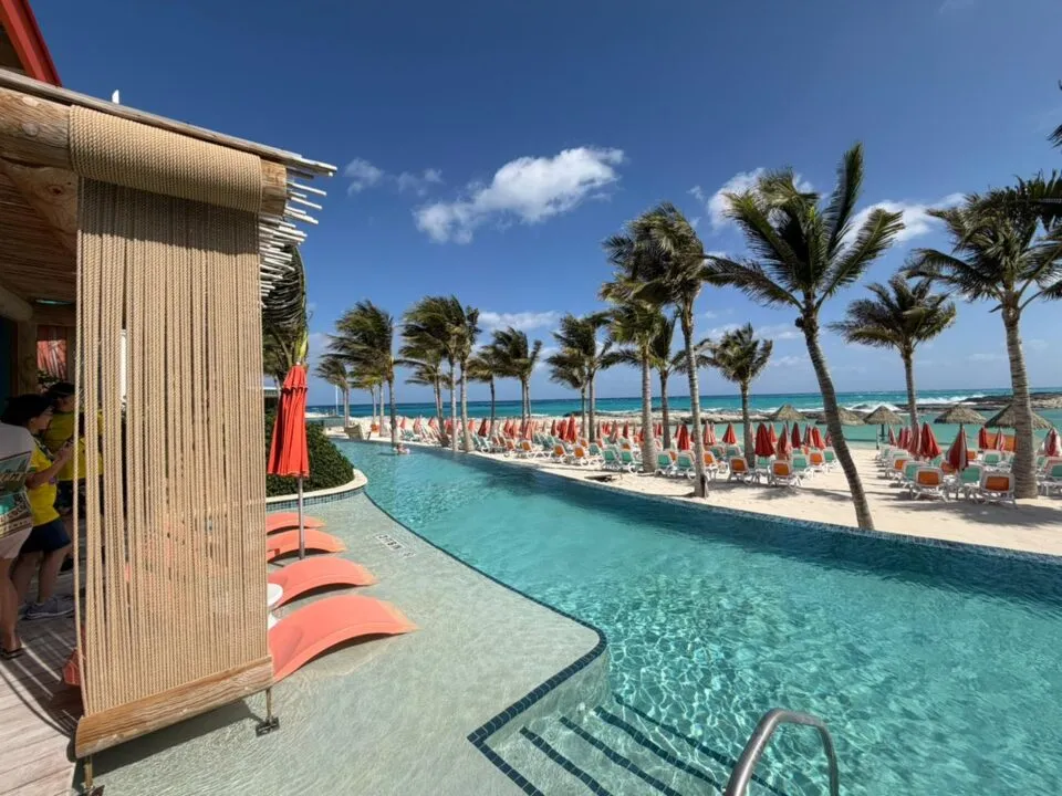 Só para adultos! Conheça a Hideaway Beach, a área privativa na CocoCay, da Royal Caribbean