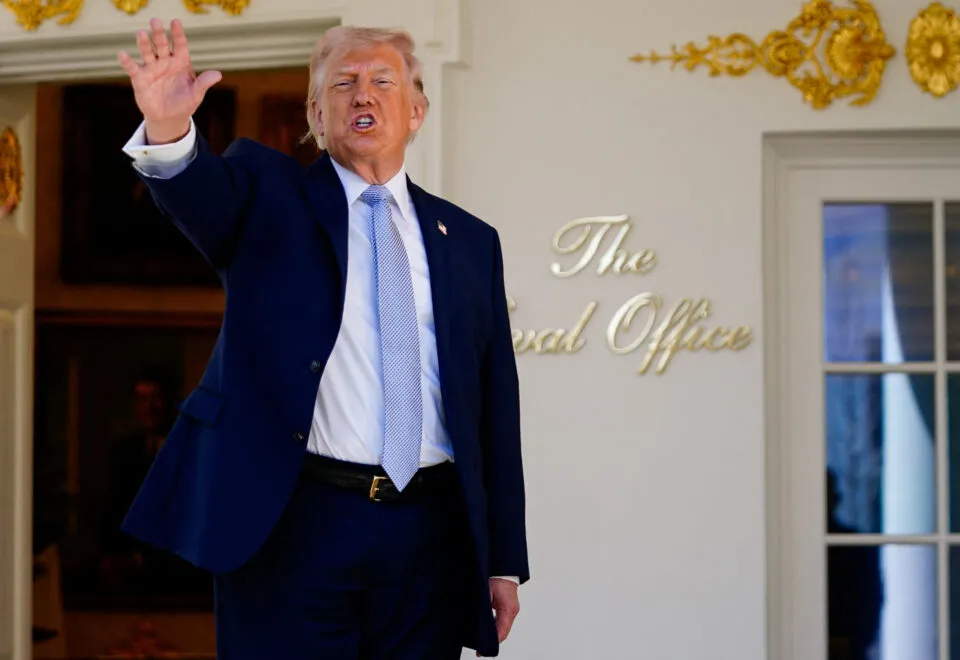 Trump promete bloqueio de Ormuz e ameaça quem pagar pedágio; “extorsão mundial”