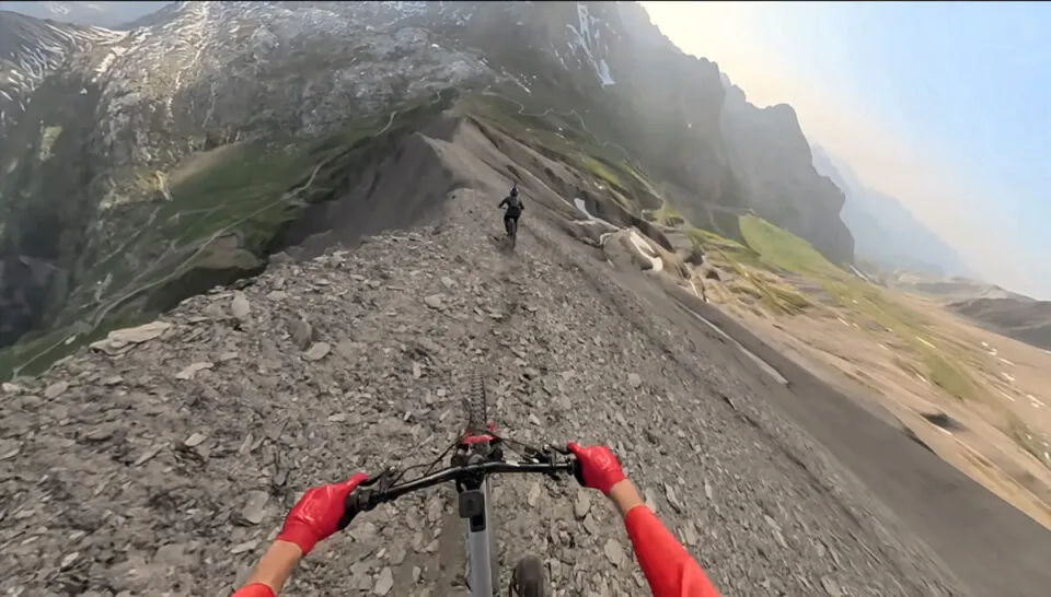 Vdeo mostra os rols de mountain bike em primeira pessoa mais insanos