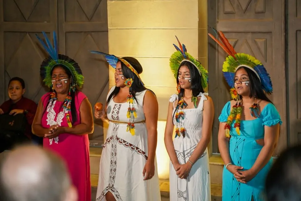 Giro das Tradições recebe espetáculo indígena “Vozes Ancestrais – O Musical” no Theatro Homerinho