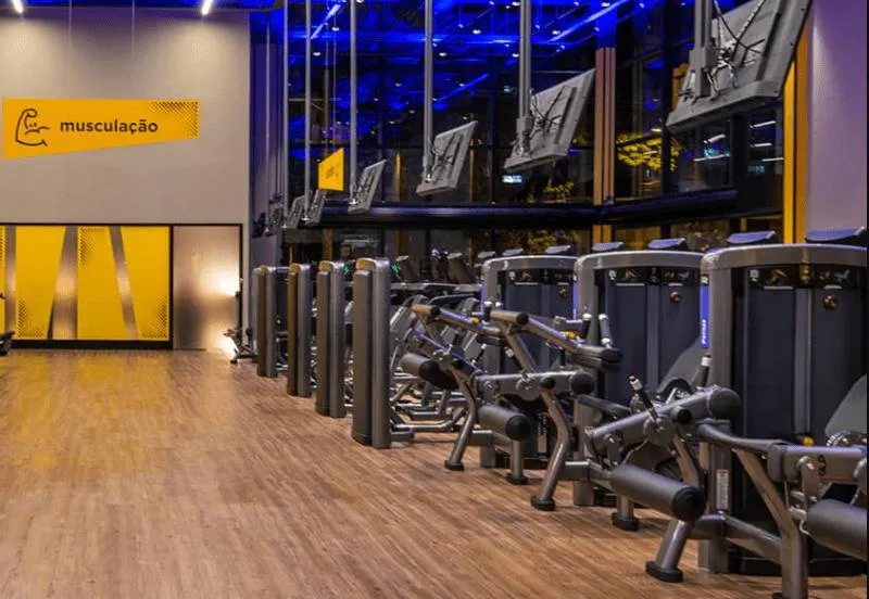 como está a competição no setor de academias no Brasil?