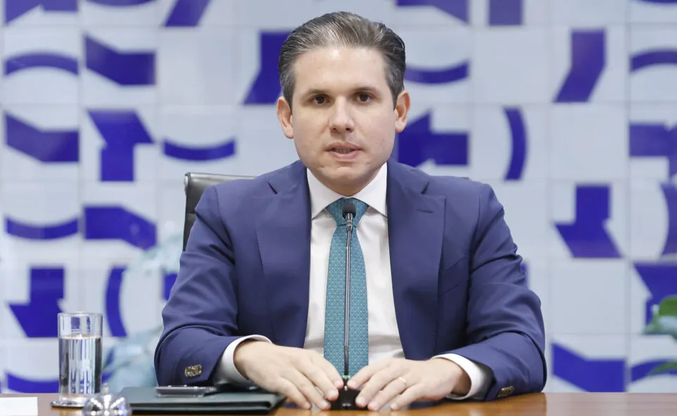 determinei criação de comissão especial sobre aumento do limite do MEI