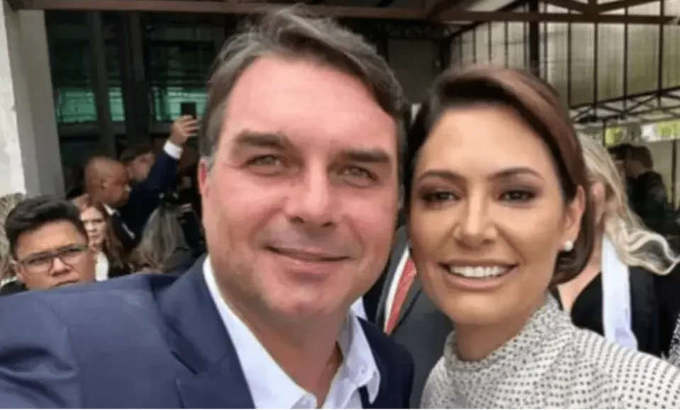 ‘Tem que perguntar para o Flávio’, diz Michelle sobre áudios de senador a Vorcaro