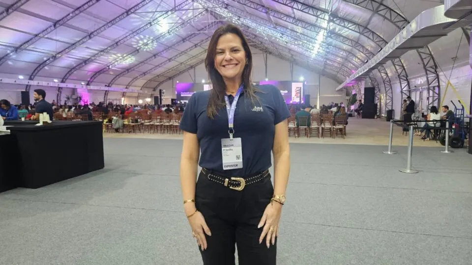 Azul Viagens destaca diferenciais com produtos exclusivos e aposta em experiências no ViajaFlux Summit 2026