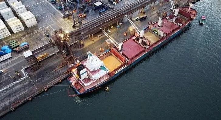 Balança comercial tem superávit de US,537 bi em abril com exportações mais fortes