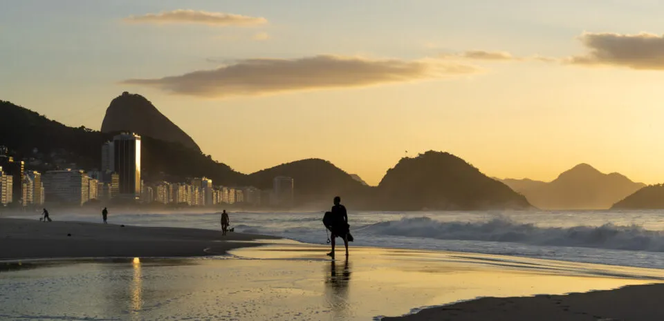 Brasil dispensa visto para turistas chineses e setor hoteleiro do Rio projeta alta