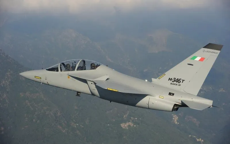 Canadá encomenda seis caças M-346 para treinamento de pilotos