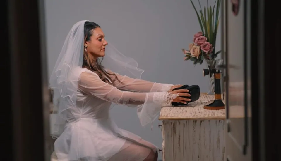 Cantora sergipana Araly lança videoclipe de “A Noiva do Século XXI”