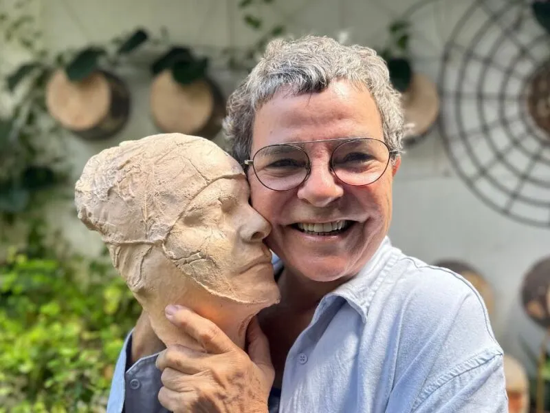 Christina Machado lança livro sobre trajetória artística e experiência em hospital psiquiátrico