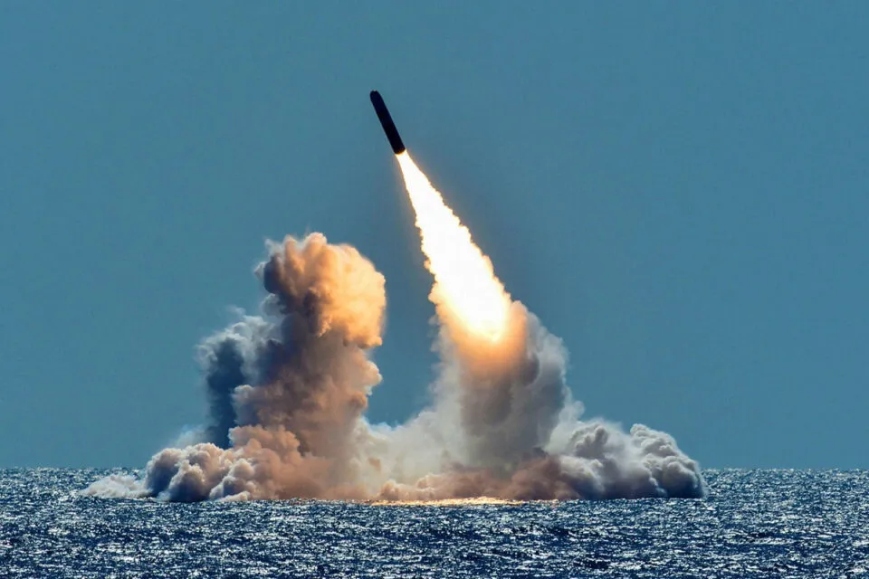 Como diabos a Frana conseguiu armas nucleares?