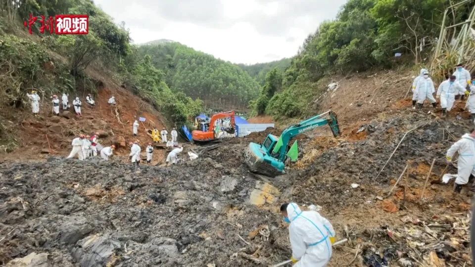 Dados indicam luta na cabine antes de queda fatal de avião na China