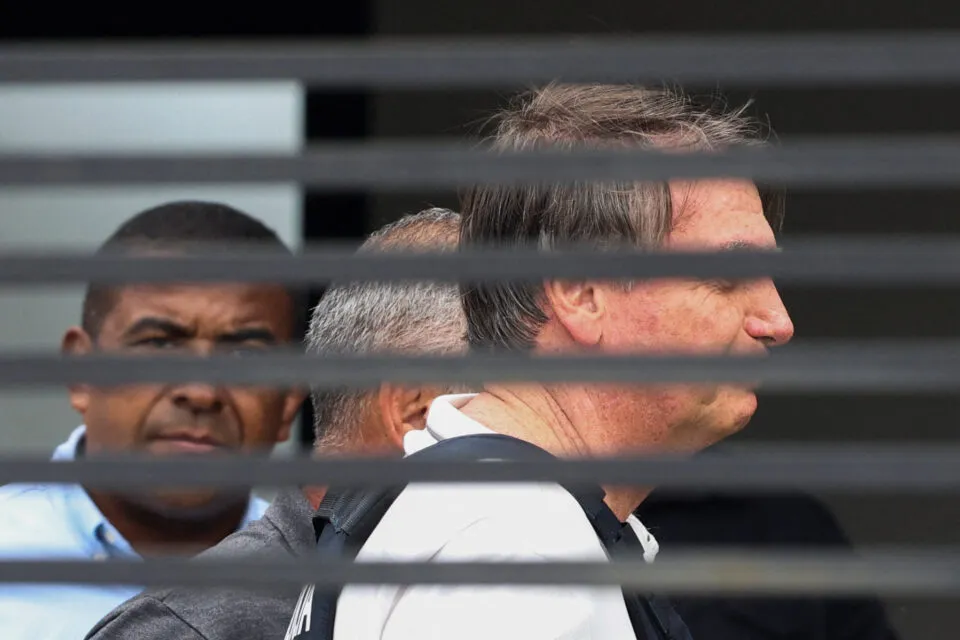 Defesa de Bolsonaro protocola revisão criminal no STF e pede julgamento pela 2ª Turma