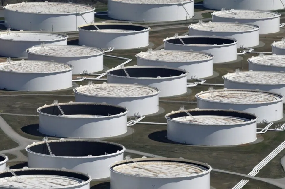 EUA aceitam suspender sanções petrolíferas contra Irã, diz agência de notícias