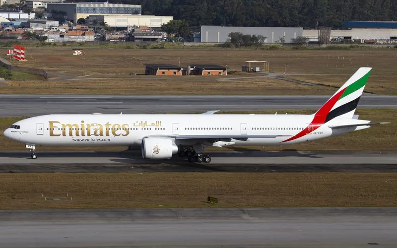 Emirates retoma 96% dos voos após conflitos no Oriente Médio