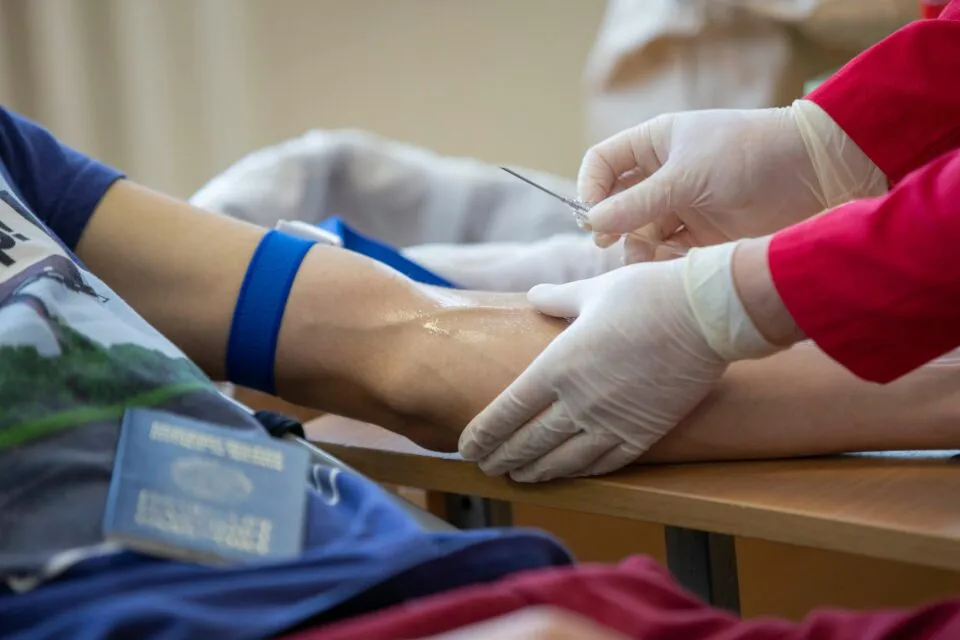 Exame de sangue com IA antecipa em até 15 anos o risco de 6 doenças cardiovasculares