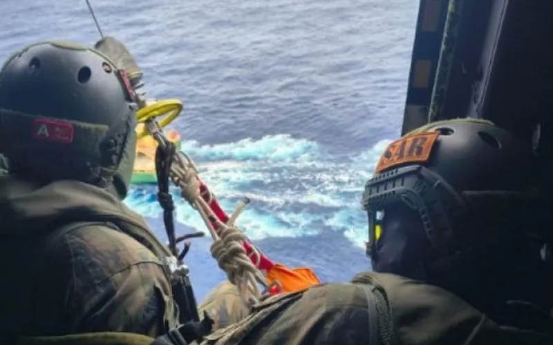 FAB resgata tripulante de navio a 340 km da costa do Nordeste