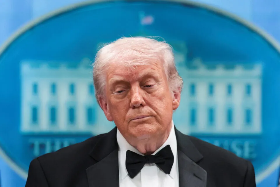 Financiamento federal para salão de baile de Trump tem risco após decisão do Senado
