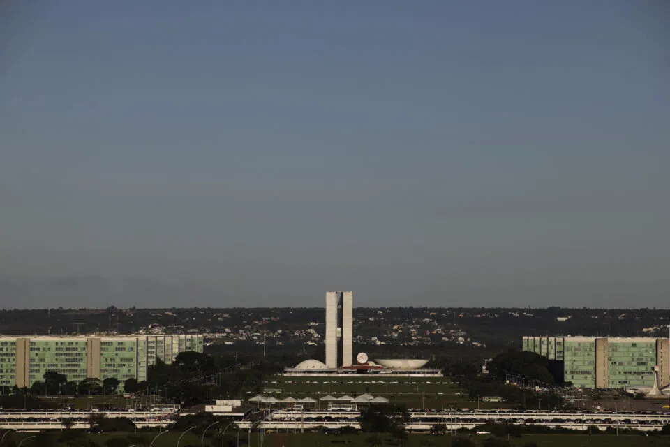 Governo cede e negocia regra de transição para o fim da escala 6×1