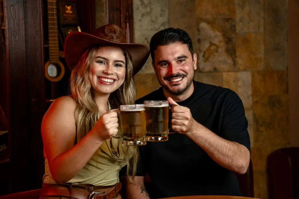 Happy Hour no Lounge Country une música e chopp em dobro durante o período junino