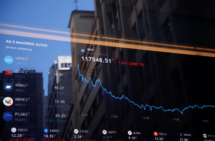 Ibovespa cai 0,92% com Hapvida e construtoras entre maiores baixas; veja destaques