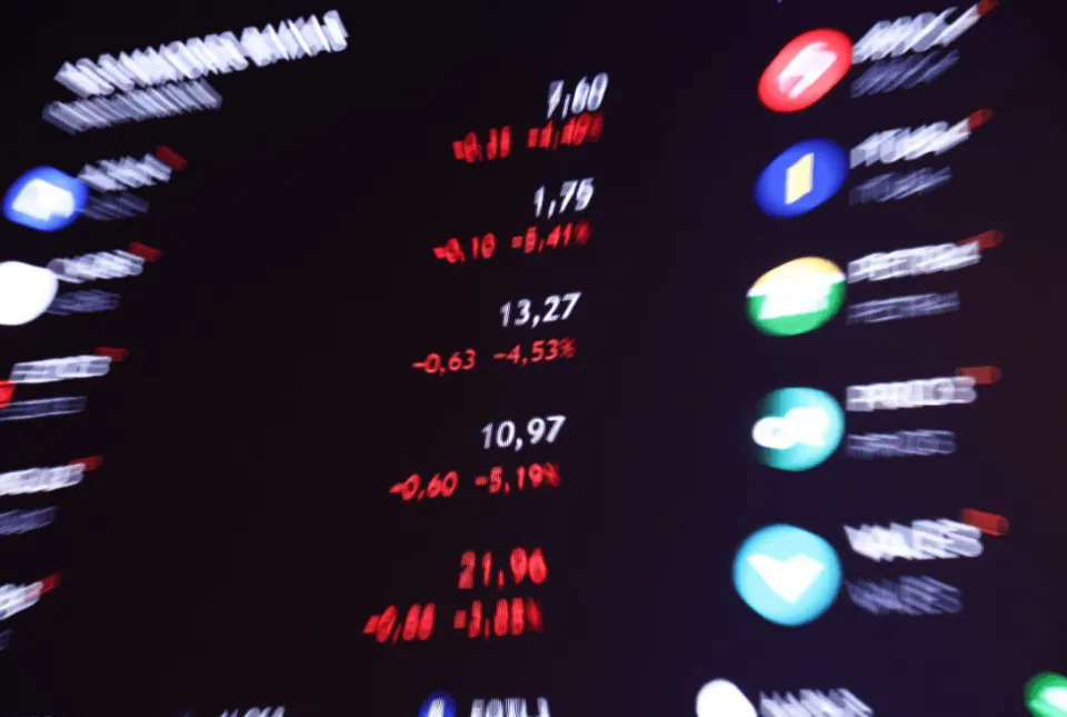 Índice de ADRs brasileiros fecha em queda; Vale e Petrobras têm baixa