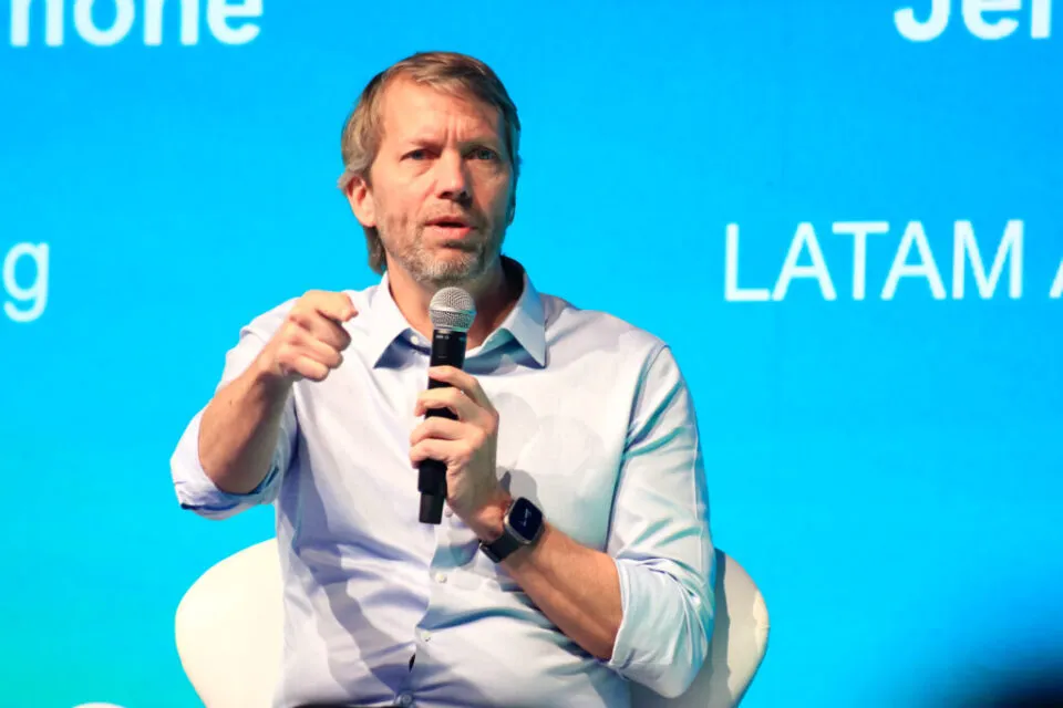 Jerome Cadier detalha estratégia da Latam em meio à crise de combustível