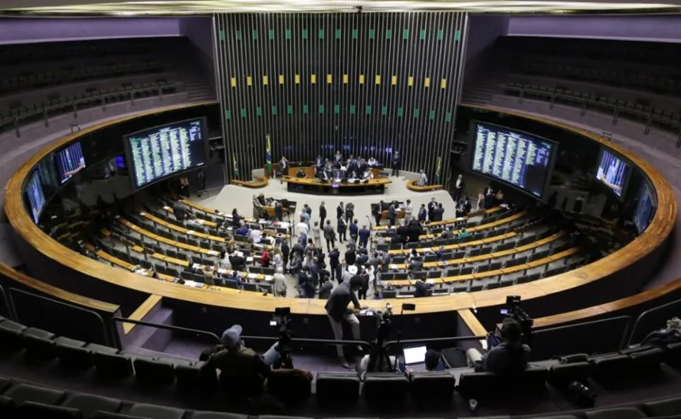 Líderes da Câmara pedem a retirada de proposta de transição de 10 anos na PEC 6×1