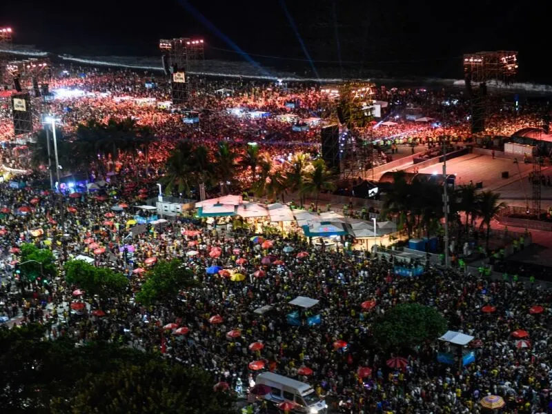 Mais de 2 milhões de pessoas assistem ao show de Shakira em Copacabana