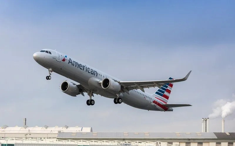 Mais de 500 aviões da American Airlines terão internet da Starlink