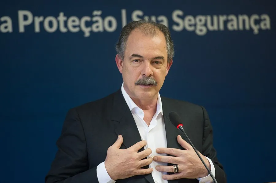 Mercadante diz que vai reciclar carteira de ações, com saída de alguns papéis