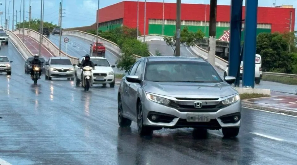 Motoristas com placas finais 3 e 4 devem regularizar licenciamento até sexta-feira, 29